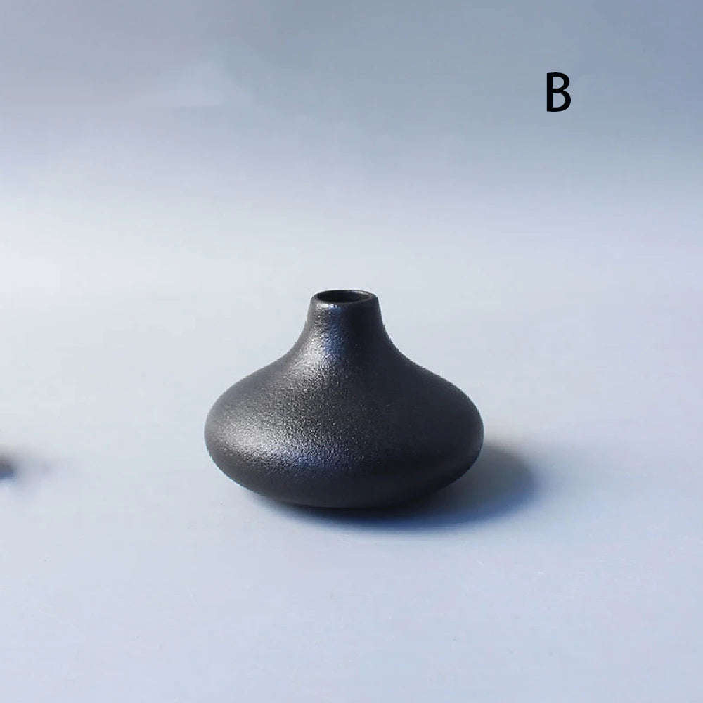Ceramic small vase (home Japanese decoration)