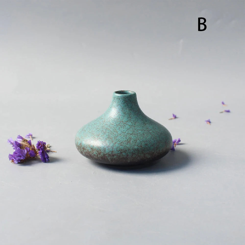 Ceramic small vase (home Japanese decoration)
