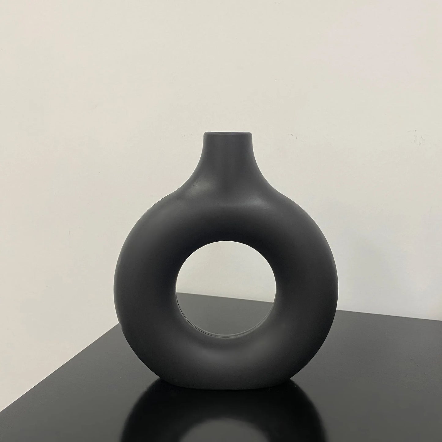 Imitation Vase(Pure White/Black)