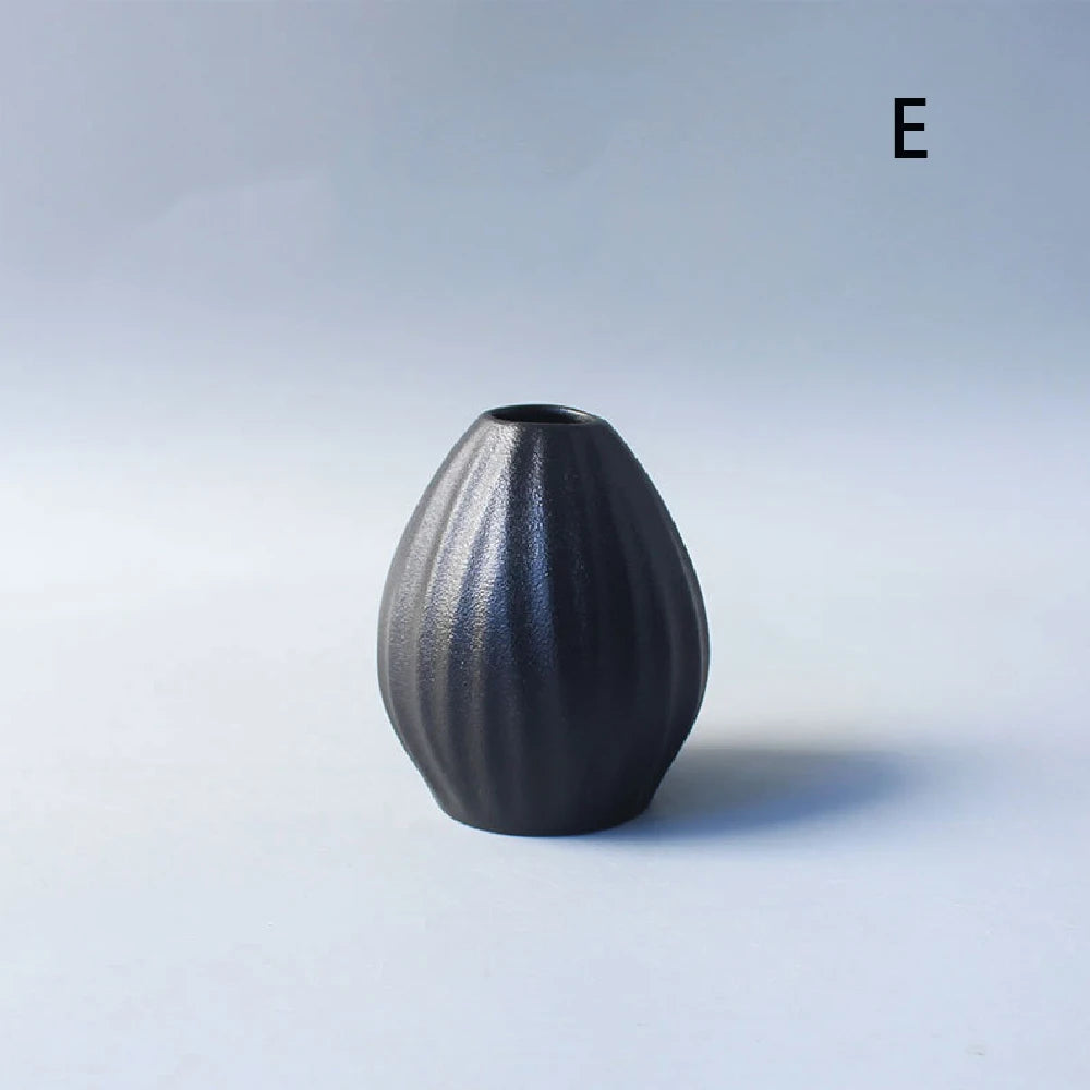 Ceramic small vase (home Japanese decoration)